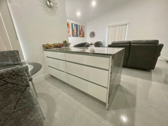 4518 NW 185th St, Miami Gardens, FL 33055