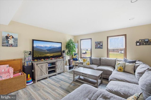 1518 COMMISSIONERS RD, Mullica Hill, NJ 08062