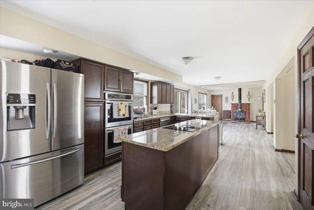 1518 COMMISSIONERS RD, Mullica Hill, NJ 08062