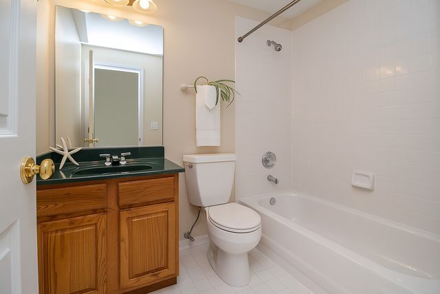 6 Sherwood Court, Lake In The Hills, IL 60156