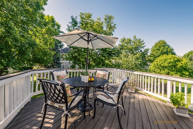 6 Sherwood Court, Lake In The Hills, IL 60156