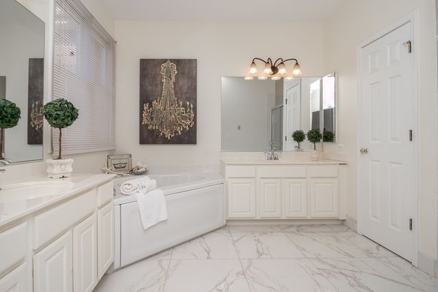 6 Sherwood Court, Lake In The Hills, IL 60156