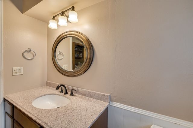 1017 Queensboro Place, Yukon, OK 73099