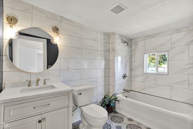 17364 Prairie Baptist Road, Noblesville, IN 46060