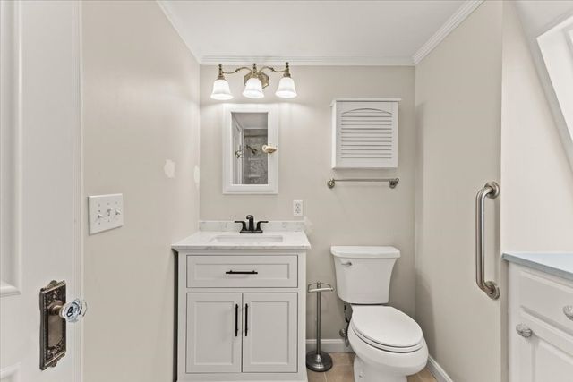 3 Thoreau Dr, Barnstable, MA 02632