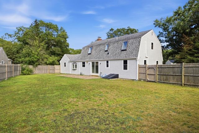 3 Thoreau Dr, Barnstable, MA 02632