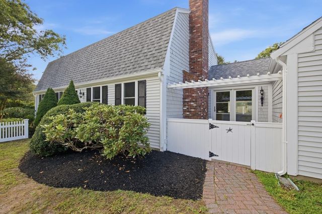3 Thoreau Dr, Barnstable, MA 02632