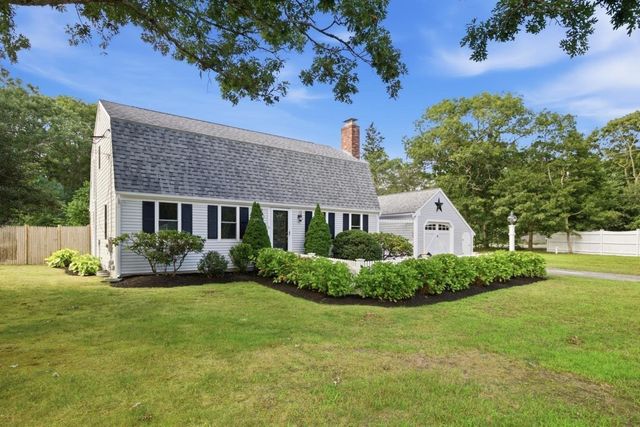3 Thoreau Dr, Barnstable, MA 02632
