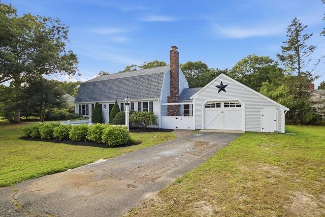 3 Thoreau Dr, Barnstable, MA 02632