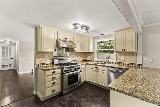 3 Thoreau Dr, Barnstable, MA 02632