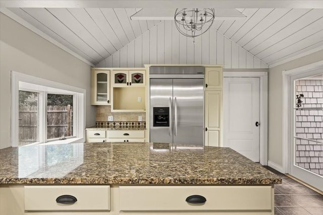 3 Thoreau Dr, Barnstable, MA 02632