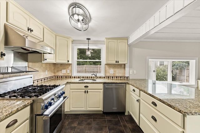 3 Thoreau Dr, Barnstable, MA 02632
