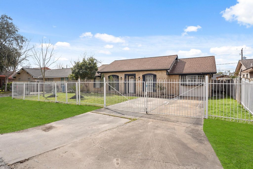 9231 Cobbleshire Drive, Houston, TX 77037