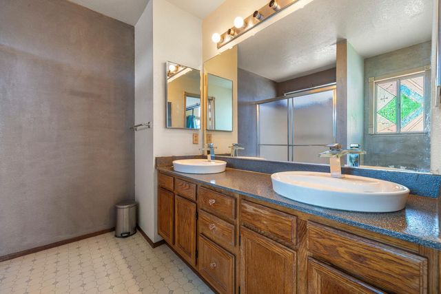 304 Cassidy Ct, Modesto, CA 95356