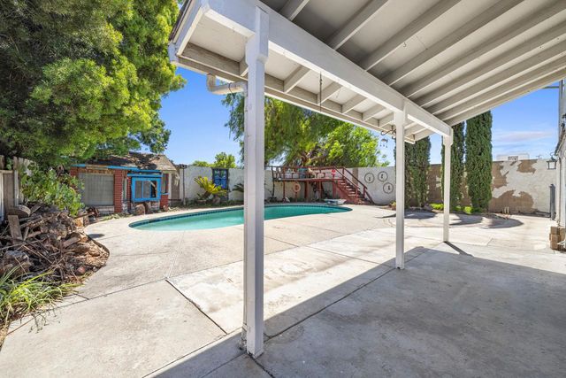 304 Cassidy Ct, Modesto, CA 95356
