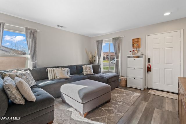 45064 18th Street, Lancaster, CA 93535