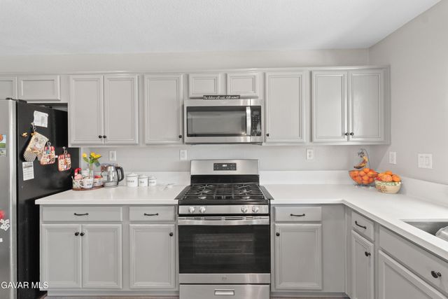 45064 18th Street, Lancaster, CA 93535