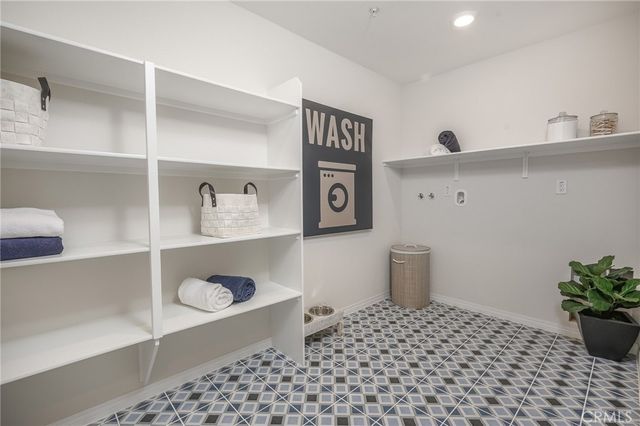 2431 Gunner Ridge Way, Rialto, CA 92377
