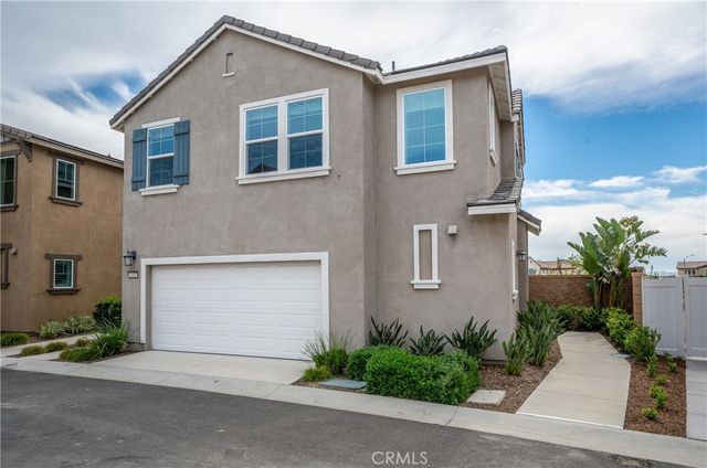 2431 Gunner Ridge Way, Rialto, CA 92377