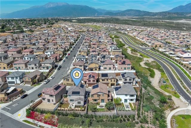 2431 Gunner Ridge Way, Rialto, CA 92377