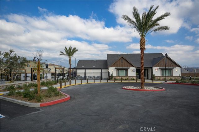 2431 Gunner Ridge Way, Rialto, CA 92377