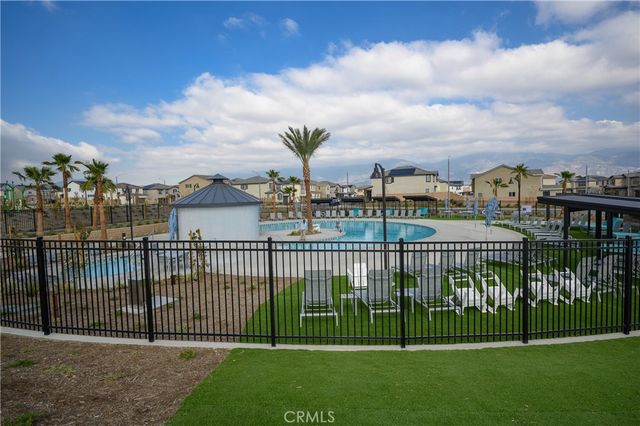 2431 Gunner Ridge Way, Rialto, CA 92377