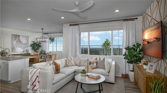2431 Gunner Ridge Way, Rialto, CA 92377