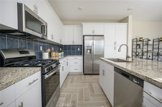 2431 Gunner Ridge Way, Rialto, CA 92377