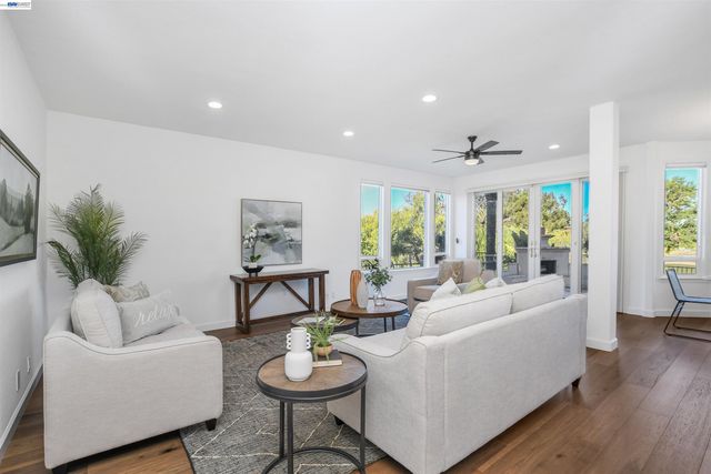 1001 Saint Andrews Dr, Discovery Bay, CA 94505