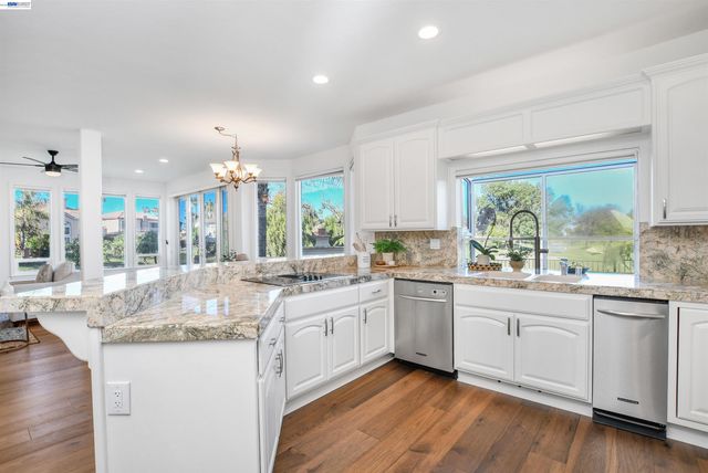 1001 Saint Andrews Dr, Discovery Bay, CA 94505