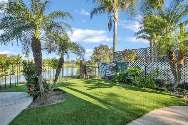 1001 Saint Andrews Dr, Discovery Bay, CA 94505