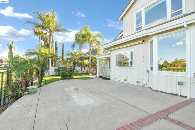 1001 Saint Andrews Dr, Discovery Bay, CA 94505