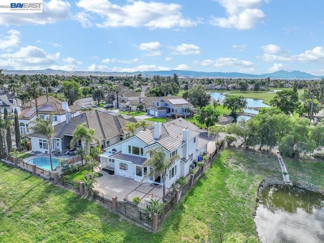 1001 Saint Andrews Dr, Discovery Bay, CA 94505