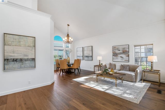 1001 Saint Andrews Dr, Discovery Bay, CA 94505