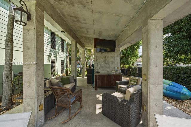 1400 SW 12th Ct, Fort Lauderdale, FL 33312