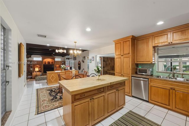 1400 SW 12th Ct, Fort Lauderdale, FL 33312