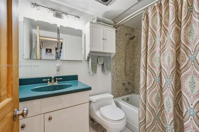 1400 SW 12th Ct, Fort Lauderdale, FL 33312