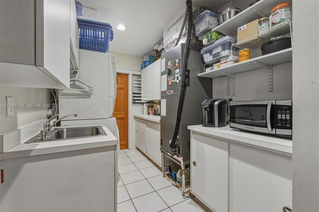 1400 SW 12th Ct, Fort Lauderdale, FL 33312