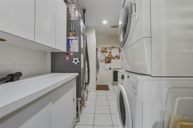 1400 SW 12th Ct, Fort Lauderdale, FL 33312