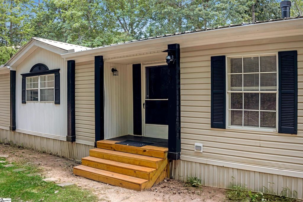 1298 Mordeci Mountain Road, Gray Court, SC 29645