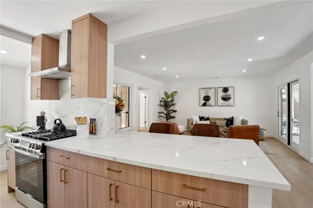 13907 Wyandotte Street, Van Nuys, CA 91405