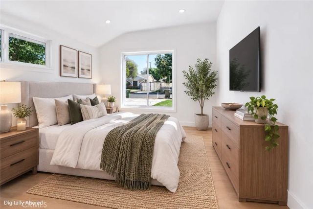 13907 Wyandotte Street, Van Nuys, CA 91405