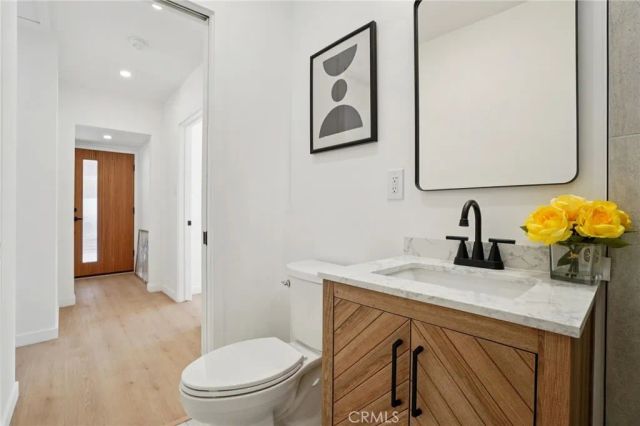 13907 Wyandotte Street, Van Nuys, CA 91405