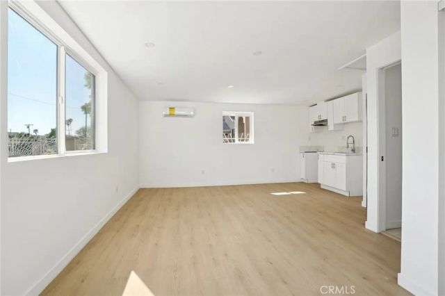 13907 Wyandotte Street, Van Nuys, CA 91405