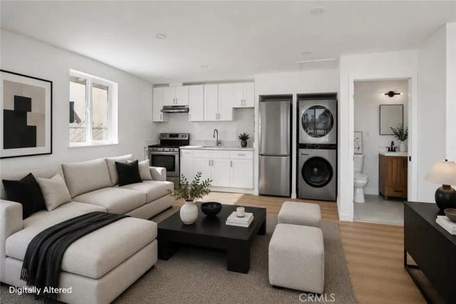 13907 Wyandotte Street, Van Nuys, CA 91405