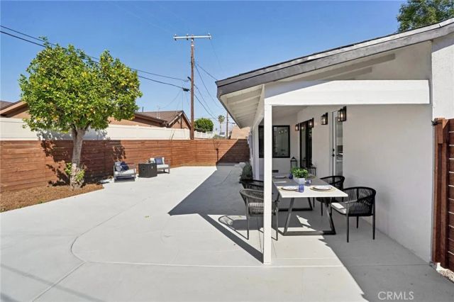 13907 Wyandotte Street, Van Nuys, CA 91405