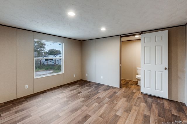 4634 Waterwood Pass, Elmendorf, TX 78112