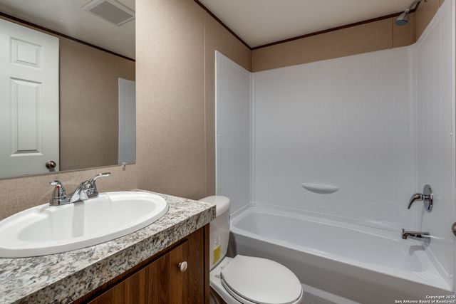 4634 Waterwood Pass, Elmendorf, TX 78112