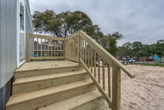 4634 Waterwood Pass, Elmendorf, TX 78112