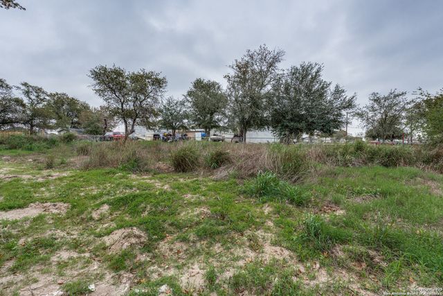 4634 Waterwood Pass, Elmendorf, TX 78112